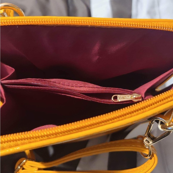 CrossBody Darling’s Purse - Picture 2 of 4